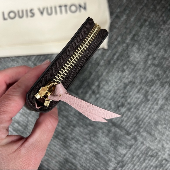 LOUIS VUITTON MONOGRAM CLEMENCE WALLET ZIP AROUND ROSE BALLERINE - Picture 3 of 16